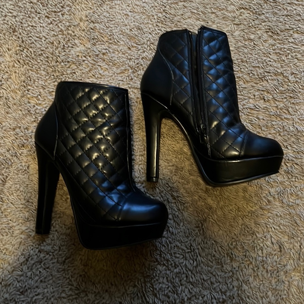 Steve Madden Booties! Gorgeous And Only Worn Once! - image 1